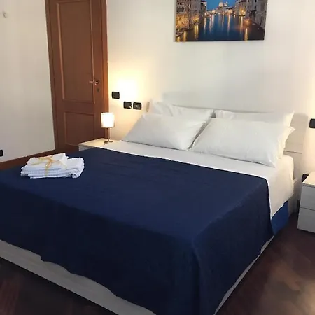 Dali House Airport And Fiera Holiday home *